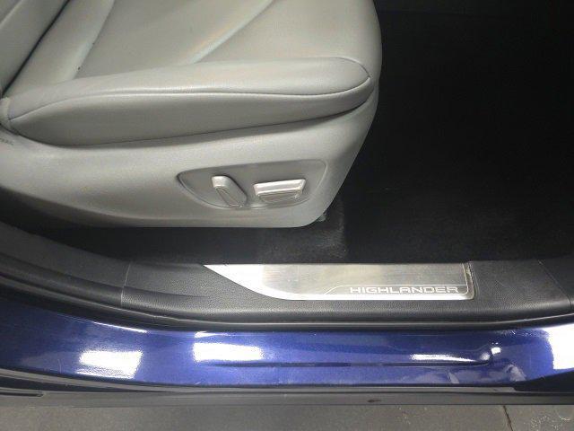 used 2023 Toyota Highlander Hybrid car, priced at $39,600