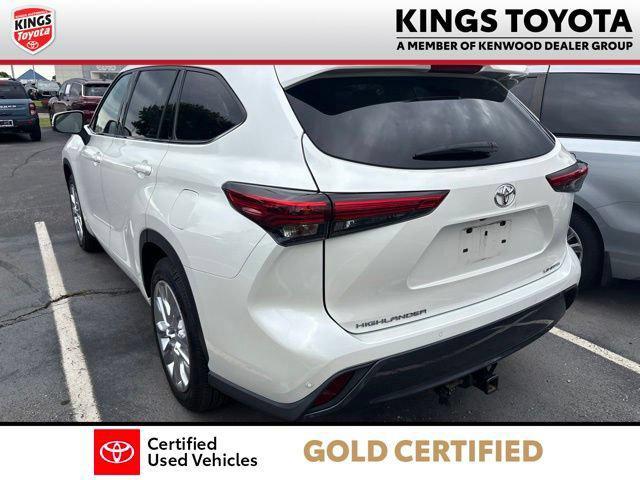 used 2020 Toyota Highlander car, priced at $33,348