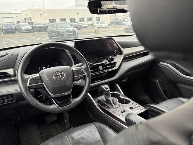 used 2023 Toyota Highlander Hybrid car, priced at $40,500
