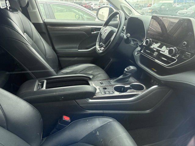 used 2023 Toyota Highlander Hybrid car, priced at $40,500