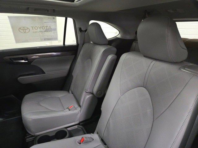 new 2026 Toyota Highlander Hybrid car, priced at $57,808