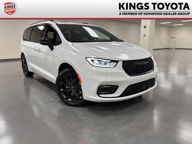 used 2025 Chrysler Pacifica car, priced at $46,900