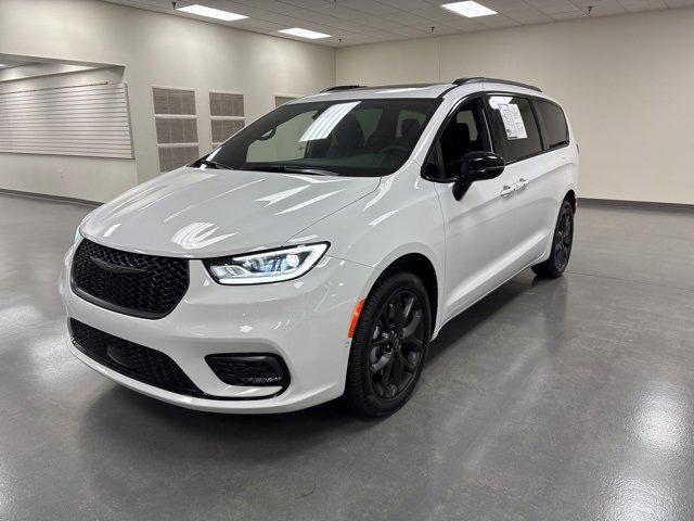 used 2025 Chrysler Pacifica car, priced at $46,900