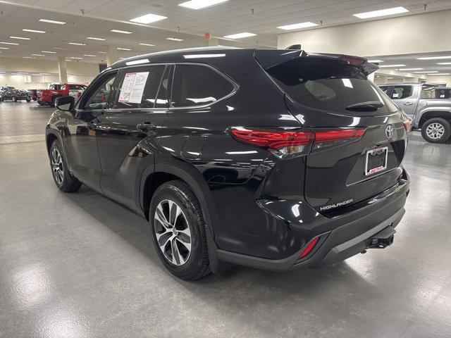 used 2022 Toyota Highlander Hybrid car, priced at $34,000