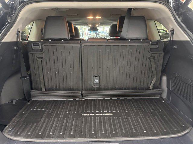 used 2022 Toyota Highlander Hybrid car, priced at $34,000