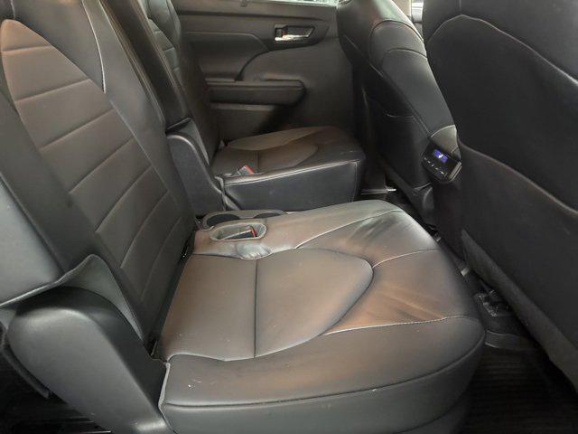 used 2022 Toyota Highlander Hybrid car, priced at $34,000