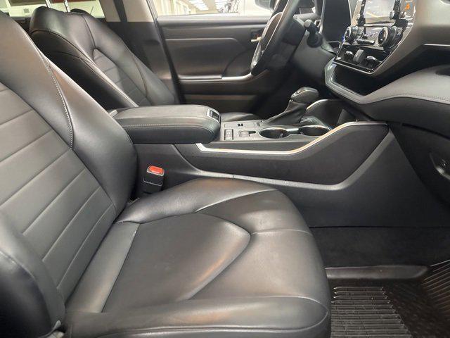 used 2022 Toyota Highlander Hybrid car, priced at $34,000