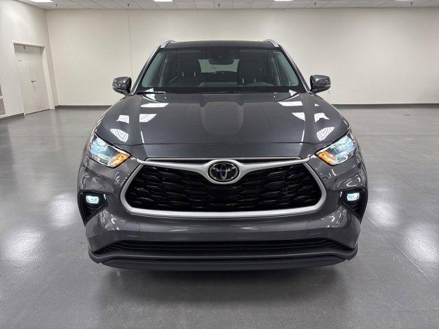 used 2023 Toyota Highlander car, priced at $37,400