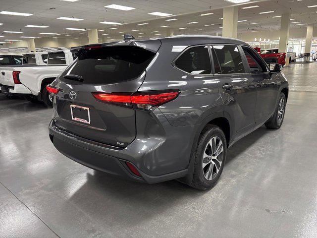 used 2023 Toyota Highlander car, priced at $37,400