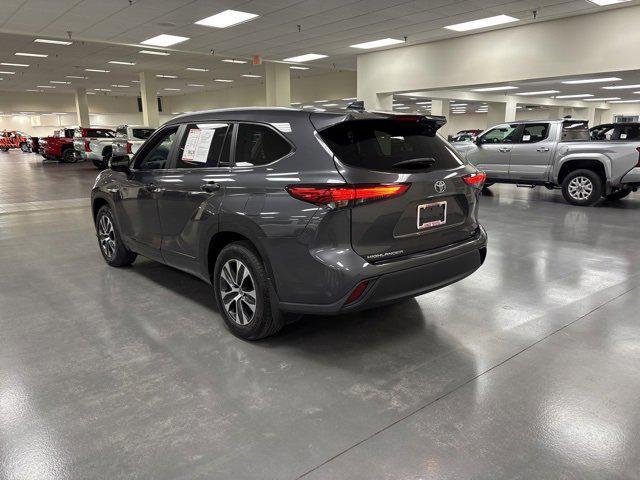 used 2023 Toyota Highlander car, priced at $37,400