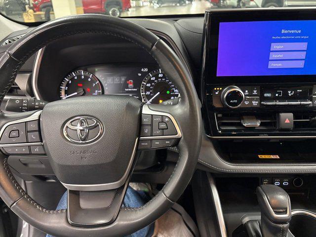 used 2023 Toyota Highlander car, priced at $37,400
