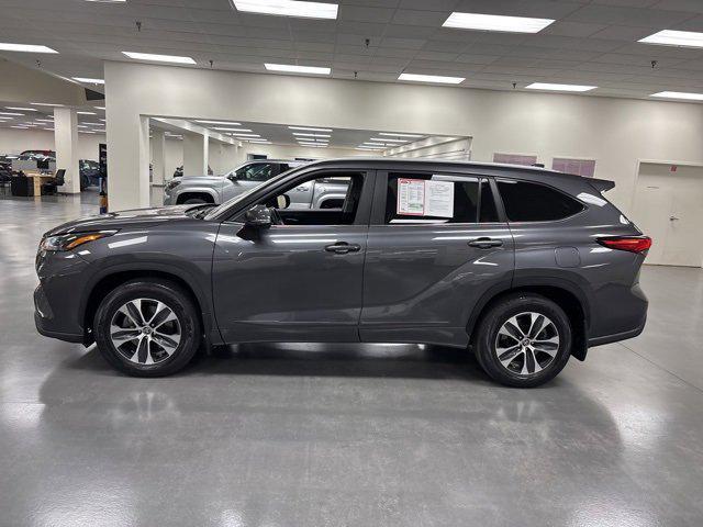 used 2023 Toyota Highlander car, priced at $37,400