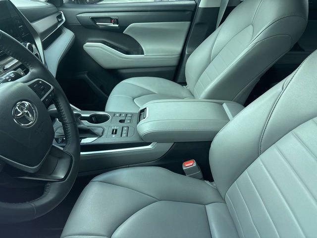 used 2023 Toyota Highlander car, priced at $38,248