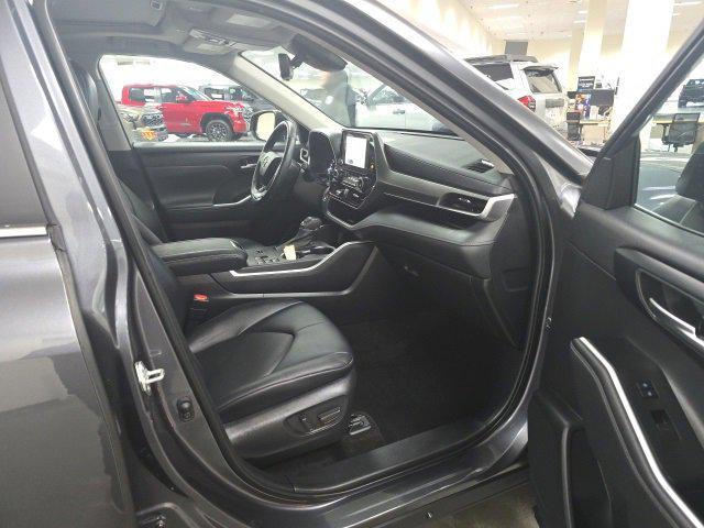 used 2023 Toyota Highlander car, priced at $38,300