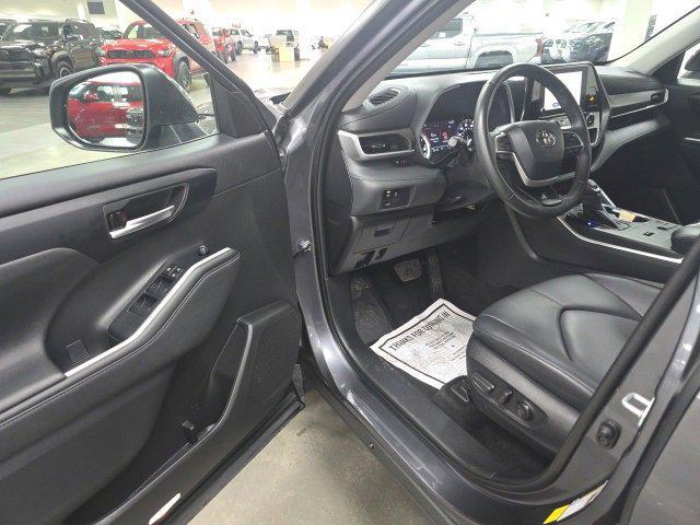 used 2023 Toyota Highlander car, priced at $38,300