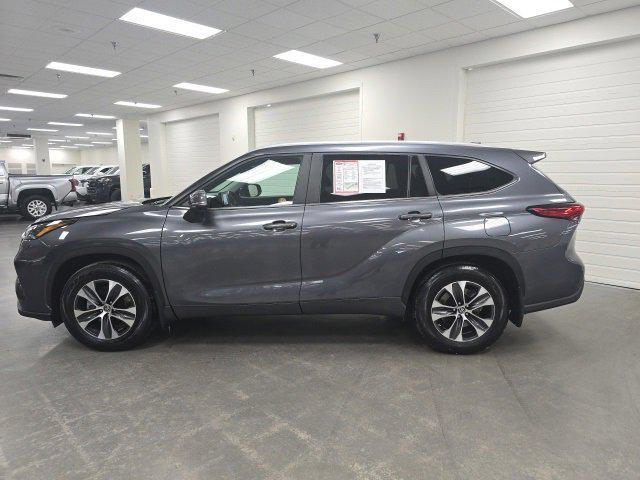 used 2023 Toyota Highlander car, priced at $38,300