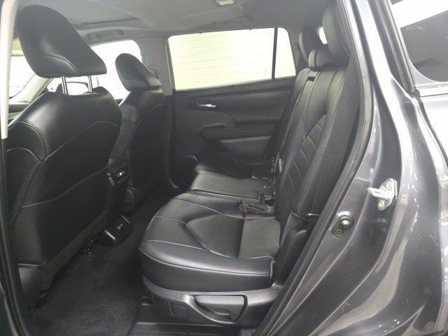 used 2023 Toyota Highlander car, priced at $38,300