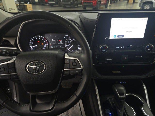 used 2023 Toyota Highlander car, priced at $38,300