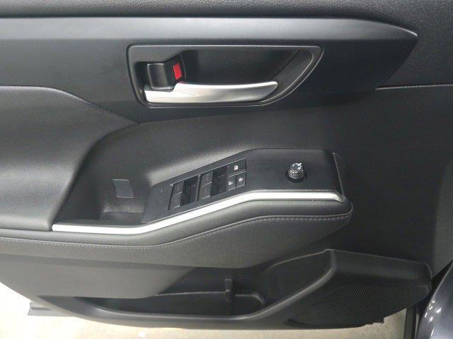 used 2023 Toyota Highlander car, priced at $38,300