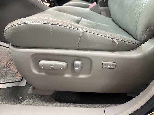 used 2007 Toyota Highlander Hybrid car, priced at $11,000