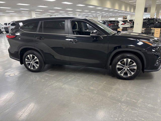 used 2019 Toyota Highlander car, priced at $22,000