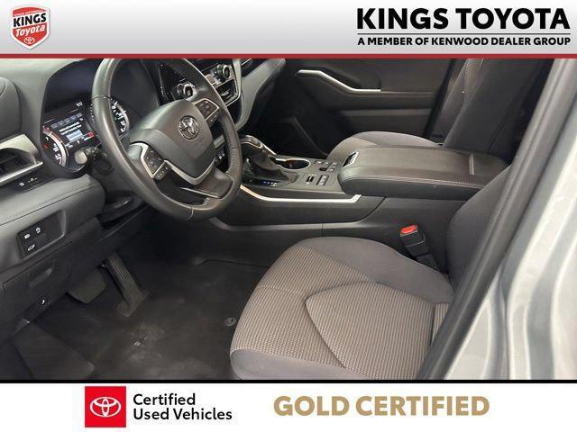 used 2025 Toyota Highlander car, priced at $38,248