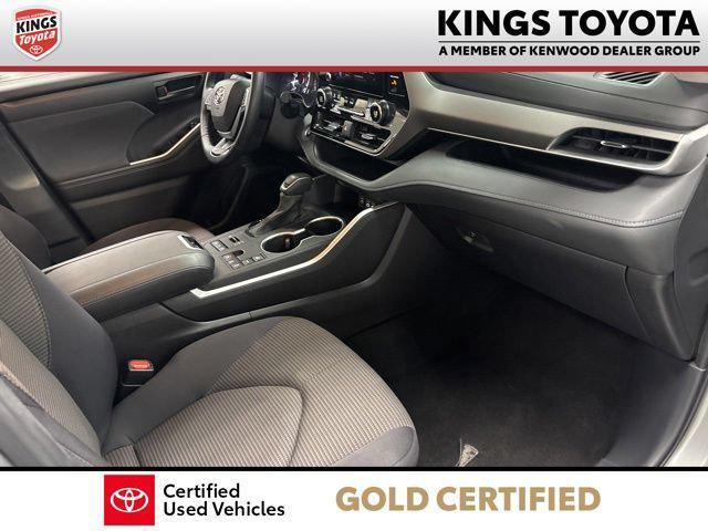used 2025 Toyota Highlander car, priced at $38,248