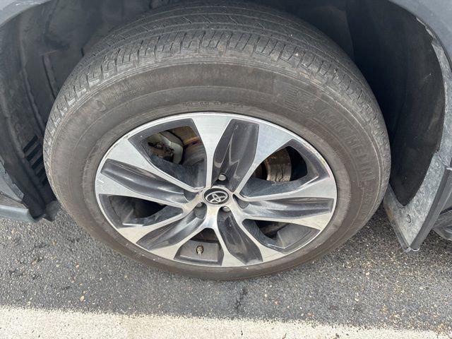 used 2022 Toyota Highlander car, priced at $28,600