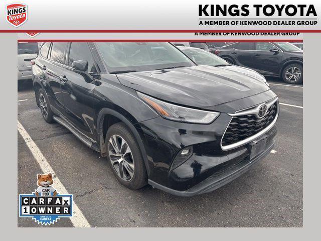 used 2022 Toyota Highlander car, priced at $28,600