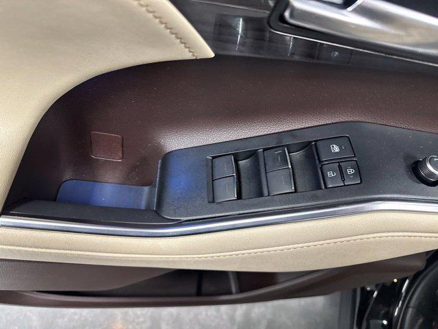used 2020 Toyota Highlander car, priced at $24,048