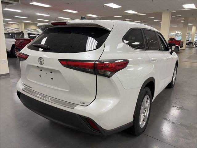 used 2023 Toyota Highlander car, priced at $32,000