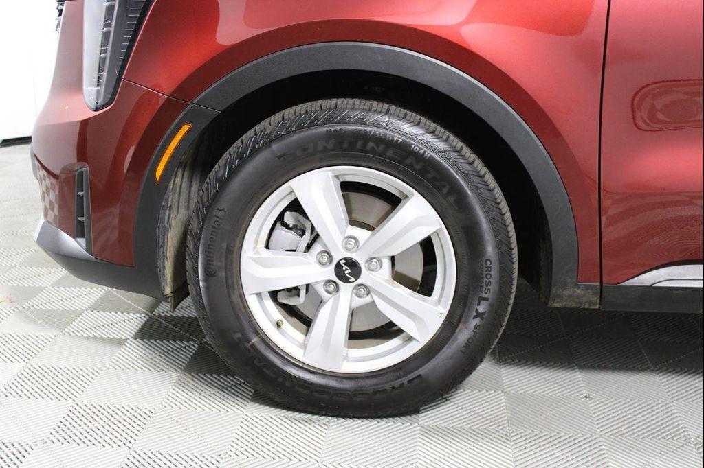 used 2025 Kia Sorento car, priced at $28,394
