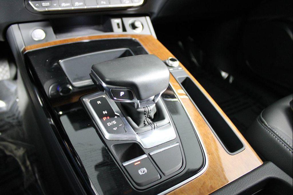 Audi Q5 view 18