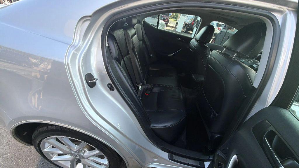 Lexus IS view 21