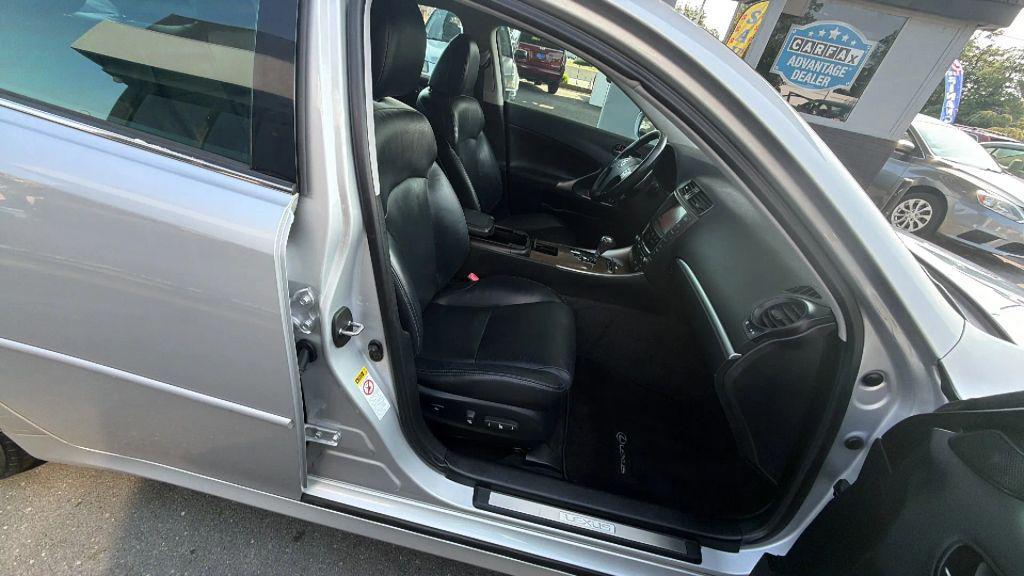 Lexus IS view 24