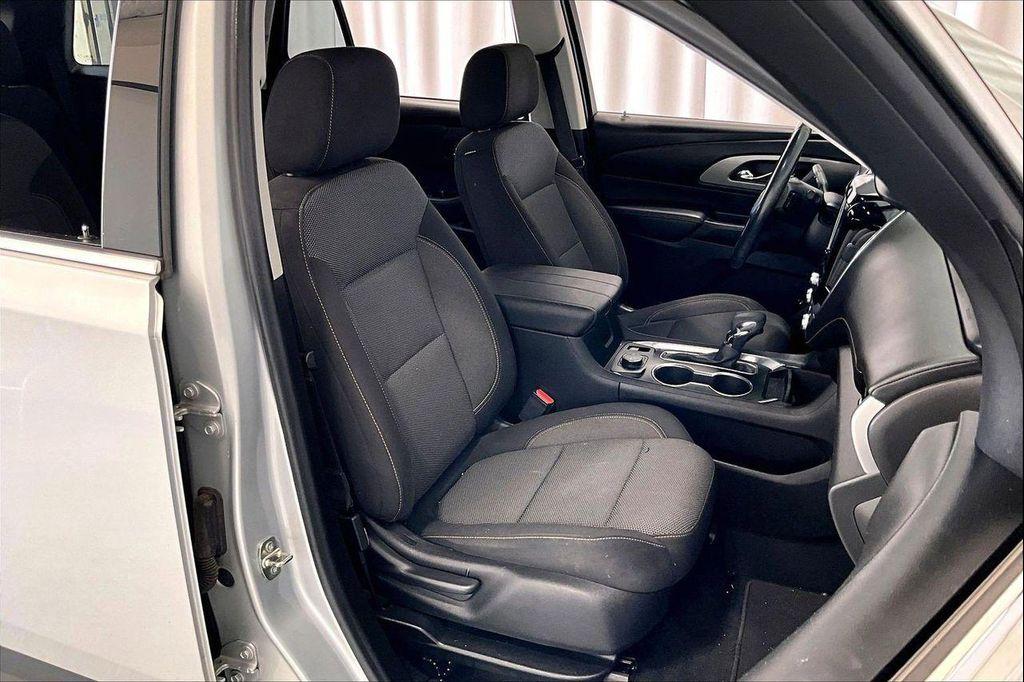 used 2021 Chevrolet Traverse car, priced at $17,591