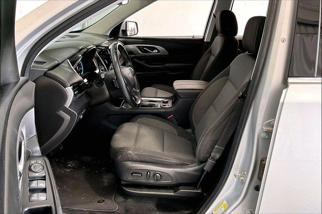 used 2021 Chevrolet Traverse car, priced at $17,591