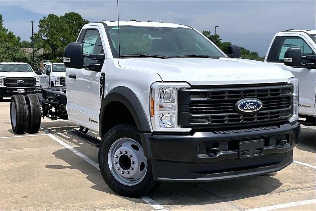 new 2025 Ford F-450 car, priced at $66,371