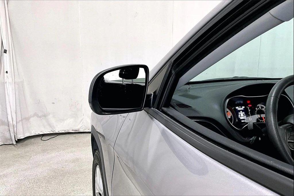 used 2021 Jeep Cherokee car, priced at $17,991