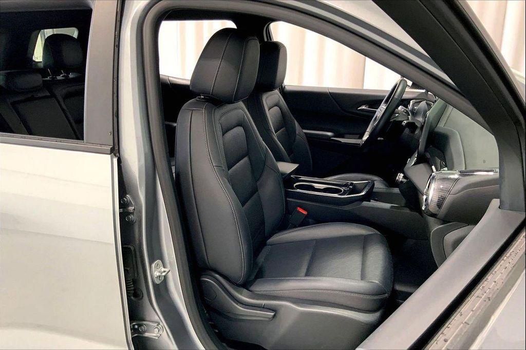 used 2025 Chevrolet Equinox car, priced at $22,991