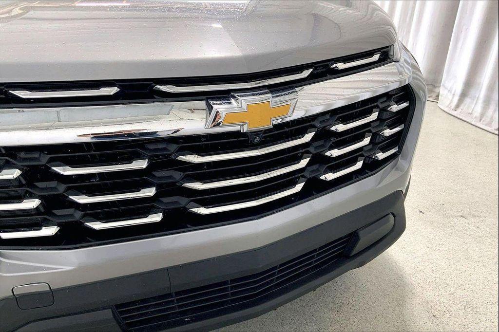 used 2025 Chevrolet Equinox car, priced at $22,991