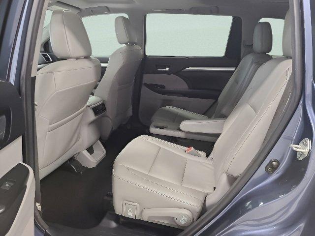 used 2018 Toyota Highlander car, priced at $22,623