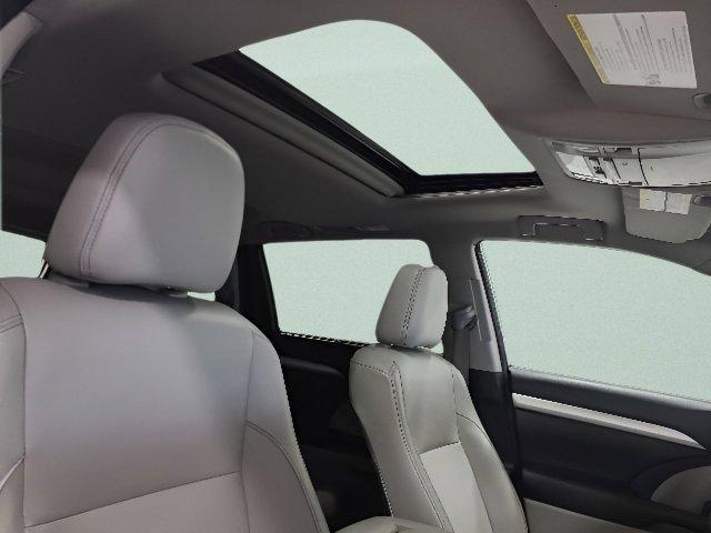 used 2018 Toyota Highlander car, priced at $22,623