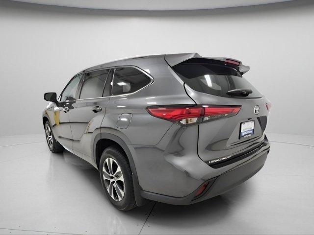 used 2022 Toyota Highlander car, priced at $26,989