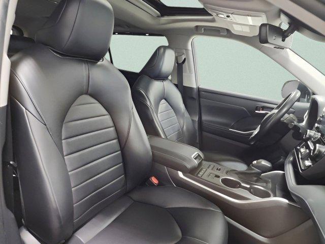used 2022 Toyota Highlander car, priced at $26,989