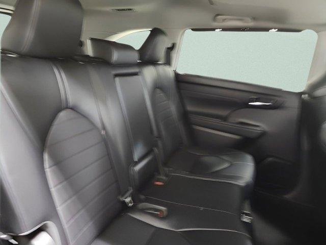 used 2022 Toyota Highlander car, priced at $26,989