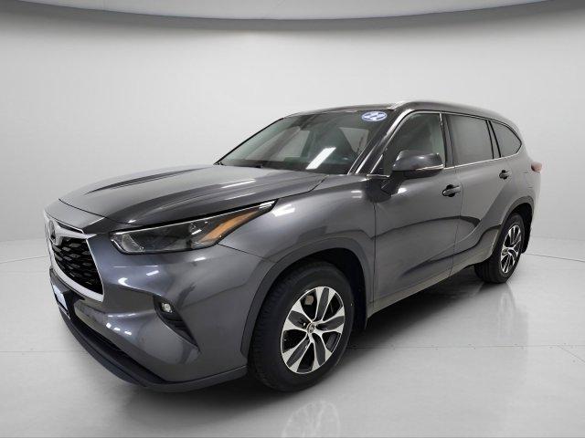 used 2022 Toyota Highlander car, priced at $26,989