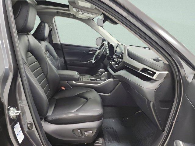 used 2022 Toyota Highlander car, priced at $26,989