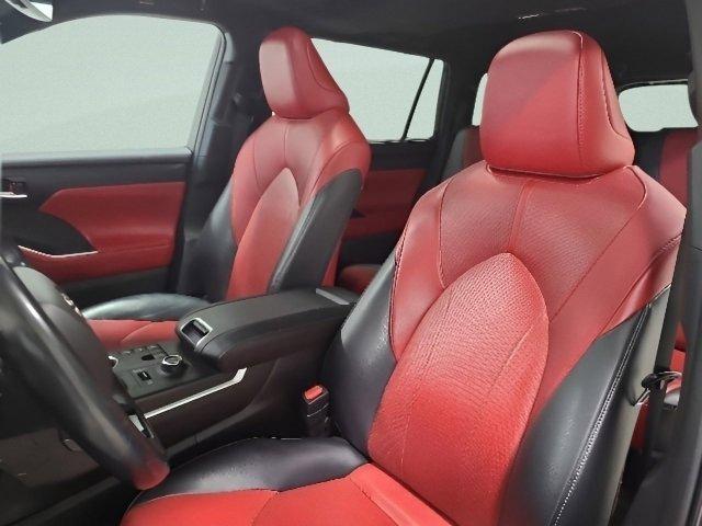 used 2023 Toyota Highlander car, priced at $36,490