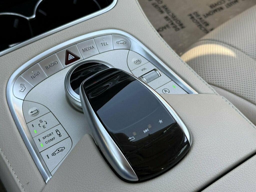 Mercedes-Benz S-Class view 31